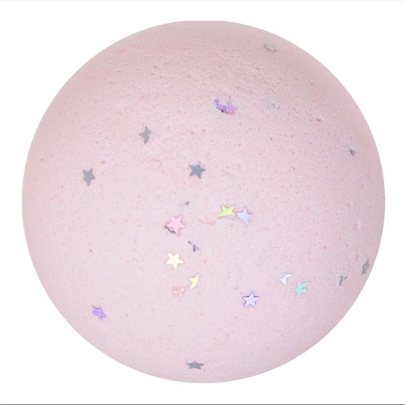 The Creme Shop x Minnie Mouse Sweetheart Spa Set 2022 - Picture 5 of 5